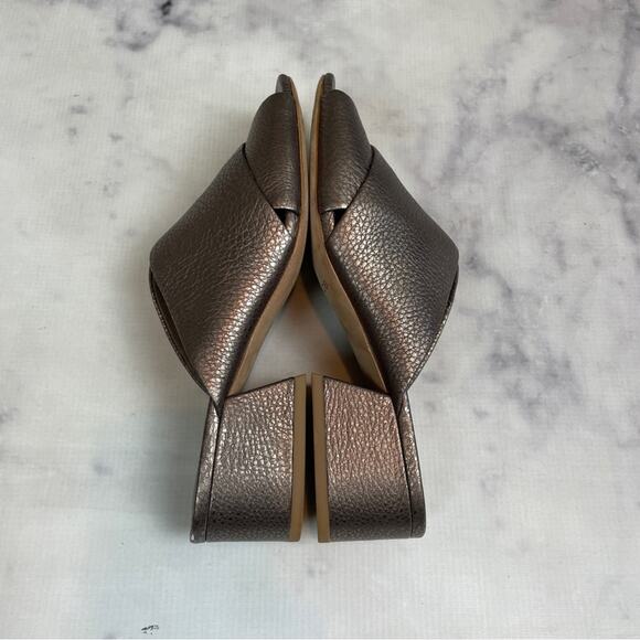 Vince Karsen Metallic Pebbled Leather Slide Sandals - Picture 9 of 12